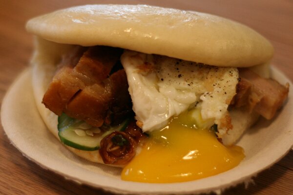 momofuko-pork-egg-bun