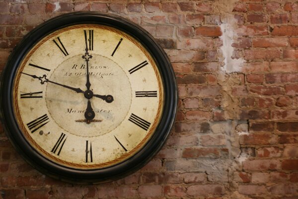 trois-pommes-clock