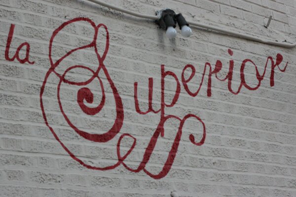 la-superior-signage