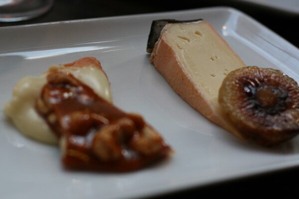 caselluna-cheese-plate