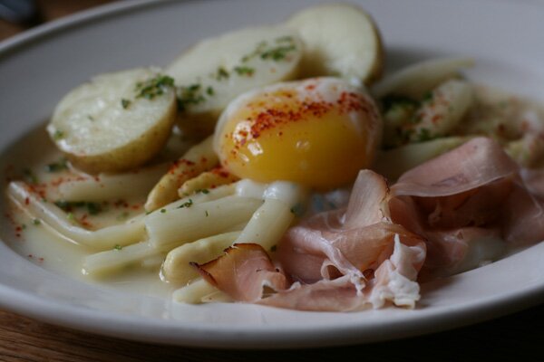 prime-meats-white-asparagus