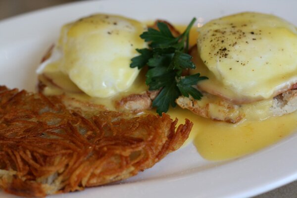 prune-eggs-benedict