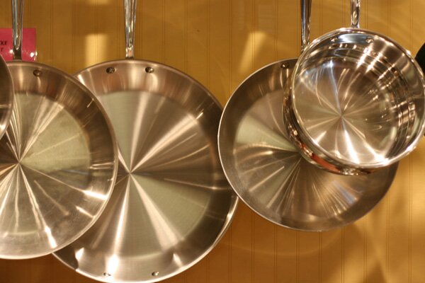 broadway-panhandler-pans