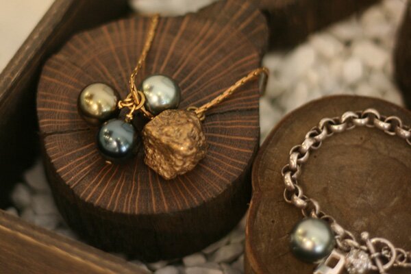 commune-necklace
