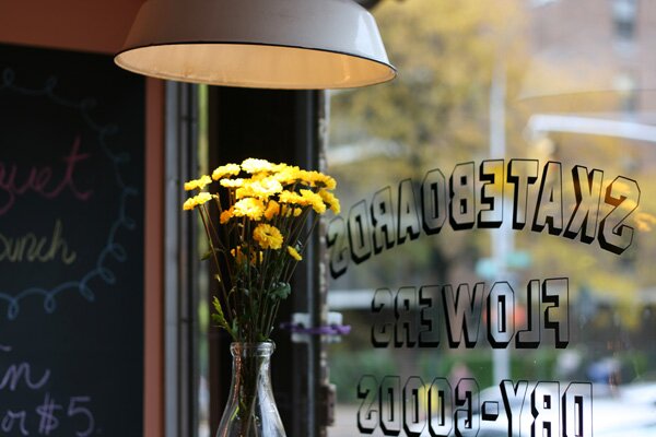 flowers-at-park-delicatessen-crown-heights