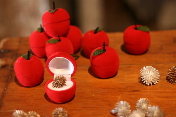 xmas red apples